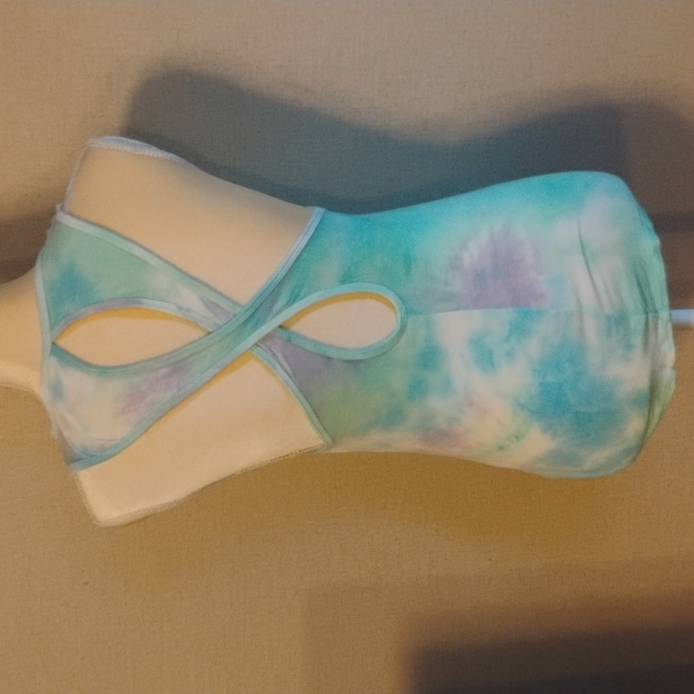 5/$20 No Boundaries Xs Tie Dye Tank Top With Butterfly - Picture 2 of 5